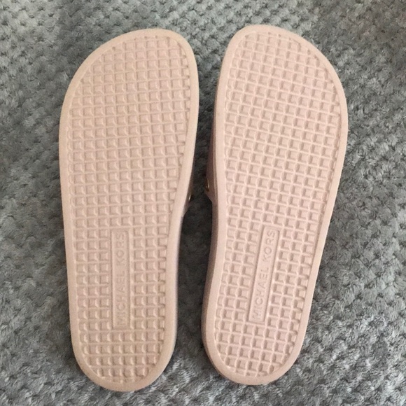 Michael Kors Zooey Studded Heart Slide - Picture 3 of 5